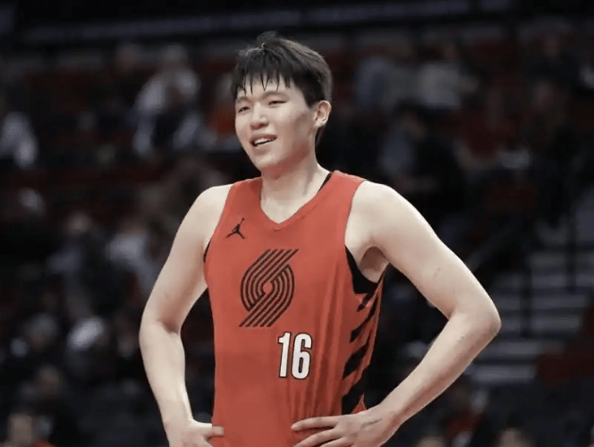 开拓者队出局 结束了第一个NBA 赛季 扣除支付给篮协的金额后 杨汉森的工资还剩多少?